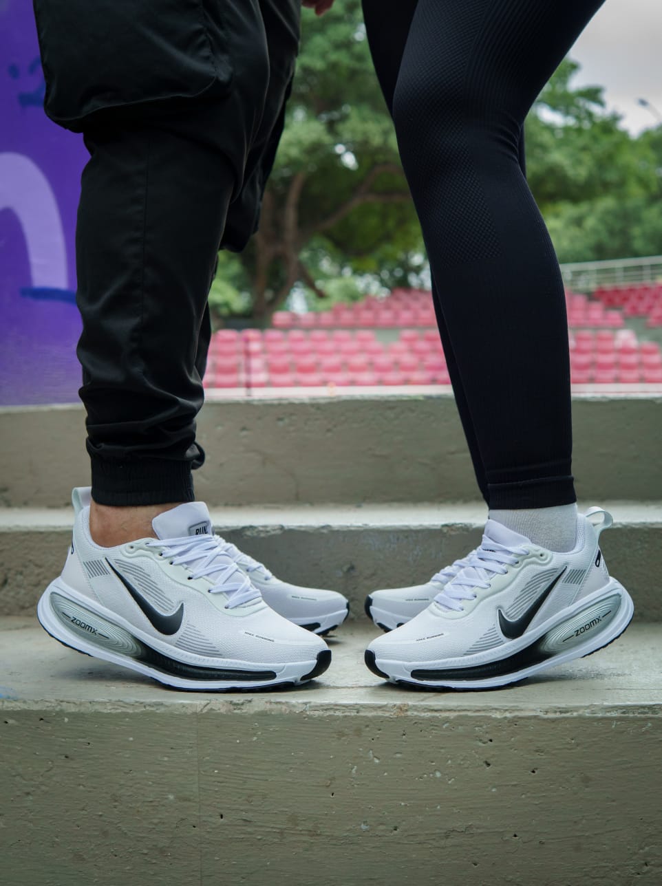 Tenis Nike  Vomero Blanco Negro